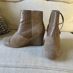 TOMS wedge bootie in tan/beige suede. Barely worn. Size 6M.